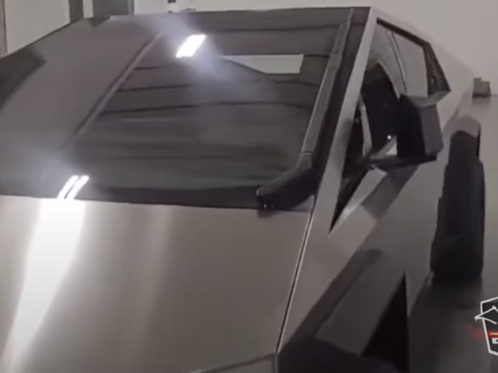 Tesla Cybertruck windshield wiper and mirro