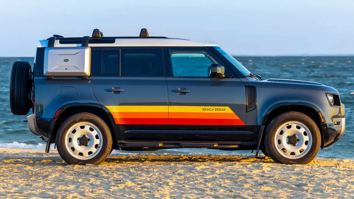 Land Rover Defender 110 S Beach Break