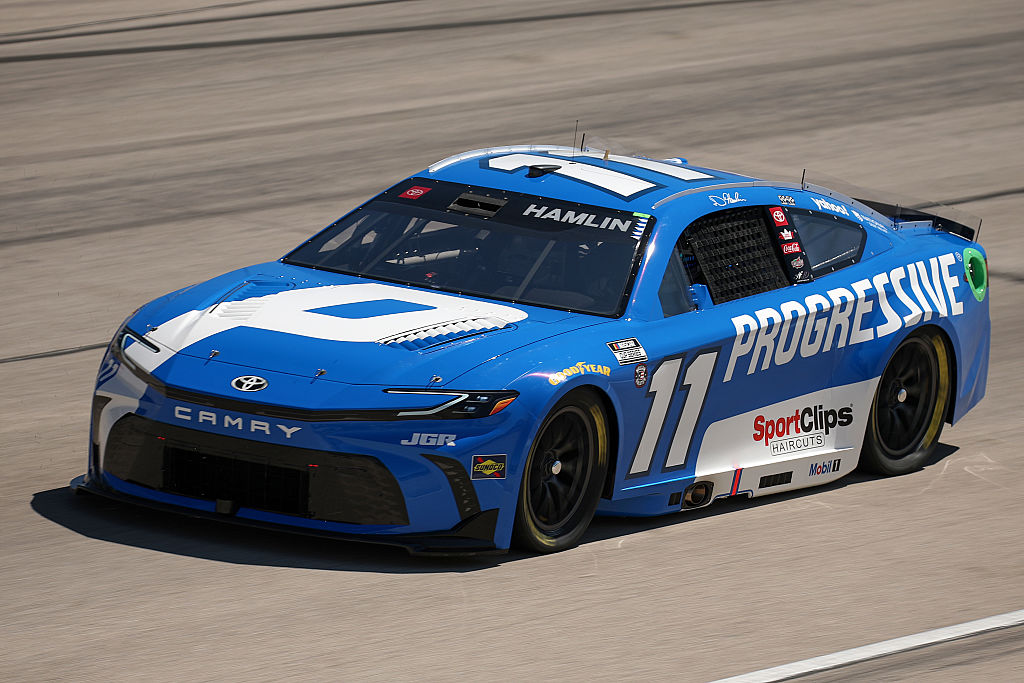 Hamlin returns from dad duty with Cup Series pole at Pocono