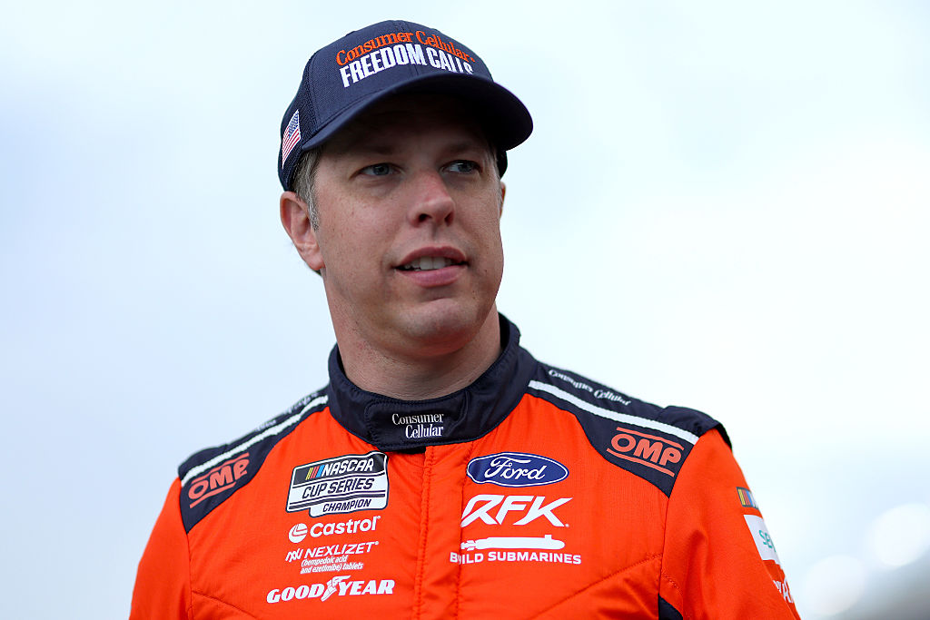 Keselowski suffers broken leg during skiing trip with family